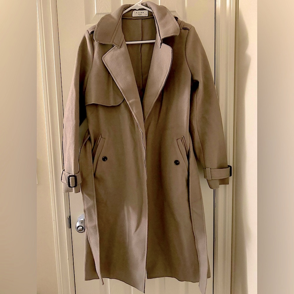 Lapel coat bought in Korea. Never worn just tried on. Fits Medium to Semi-Large